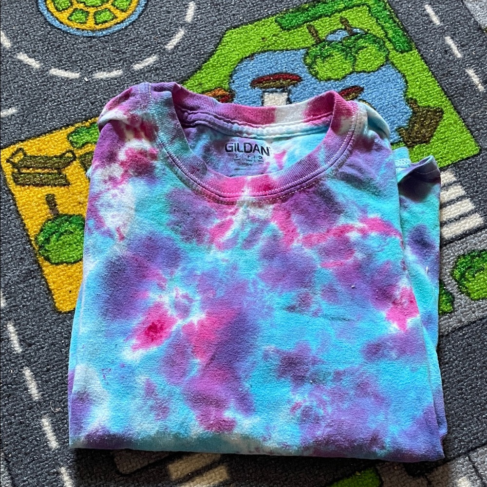 Gildan Tie-Dye Short Sleeve Tee in Blue, Purple, Pink